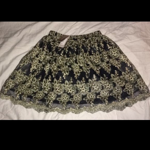 Francesca's black and all over gold skirt