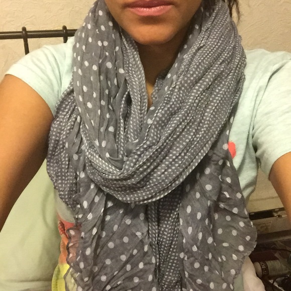 Grey polka dot scarf - Picture 2 of 3