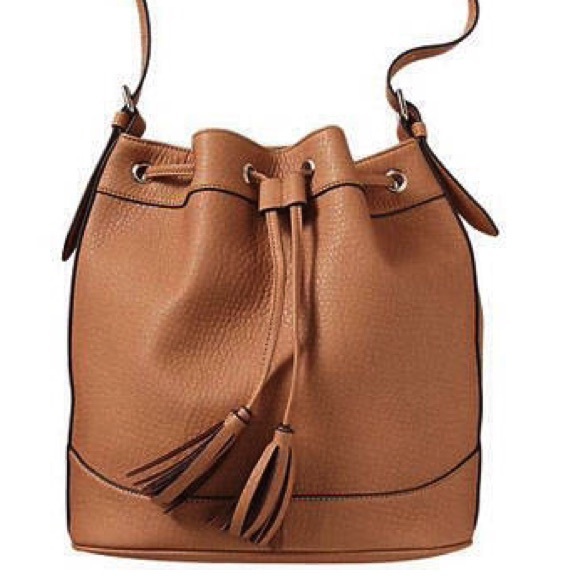 NWOT: Old Navy vegan leather bucket bag in tan