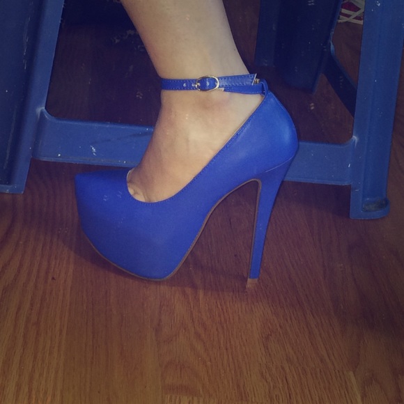 BRAND NEW BLUE PUMPS WITH ANKLE STRAP!