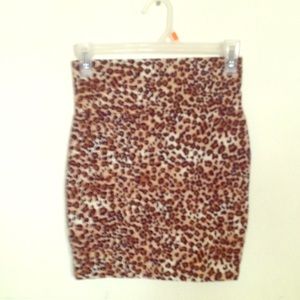 High waisted leopard print skirt.