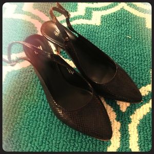 NWOT! H&M Snakeskin Black Slingback Heels