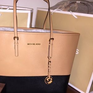 MK large suntan/black tote