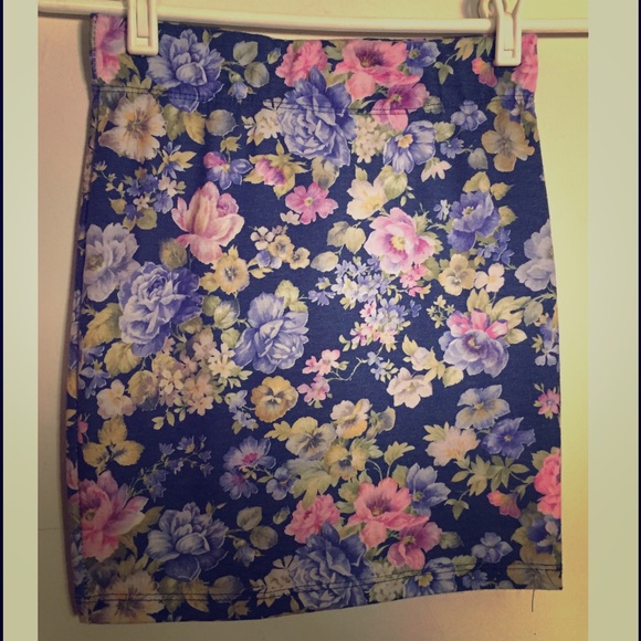 High-waisted mini skirt