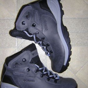 Columbia Boots Newton Ridge Size 9.