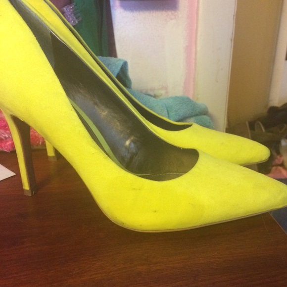 LOFT Shoes - ⭐️💛Hit the Gas💛⭐️