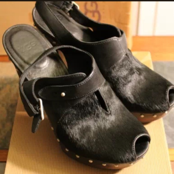 UGG NICCO PUMP HEELS BEAUTIFUL ! Size 9