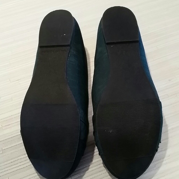 Flat Shoes - Picture 2 of 4