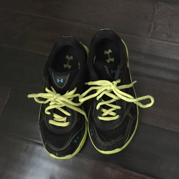 Boys Size 13 Under Armour Tennis Shoes