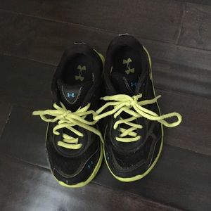 Boys Size 13 Under Armour Tennis Shoes