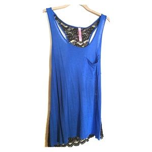 Long loose-fitting tank