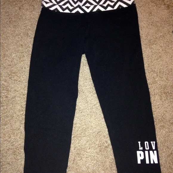 VS Pink crop legging with pocket in waistband