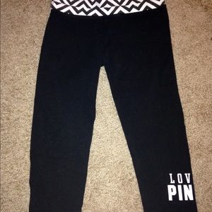 VS Pink crop legging with pocket in waistband