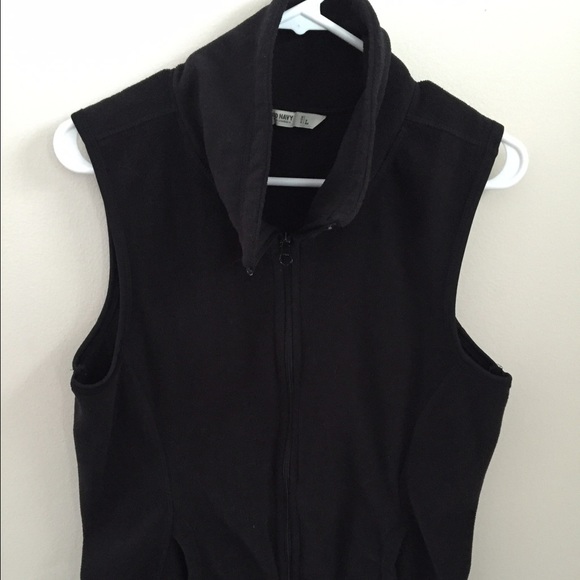 Black fleece vest