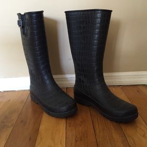 Rubber rain boots