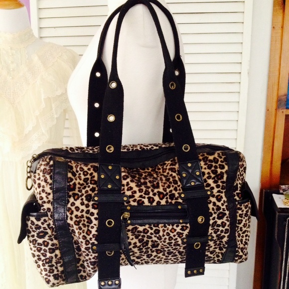Handbags - Med size cheetah print shoulder bag