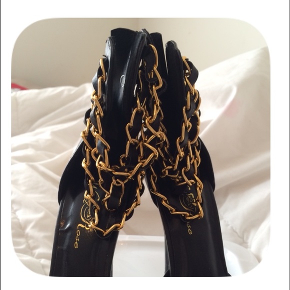 💖Gold Chain Stilettos - Picture 2 of 3