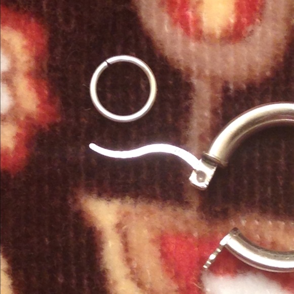 ✨LAST ONE!✨ Tiny Gold Tone Microhoop Nose Ring - Picture 3 of 3