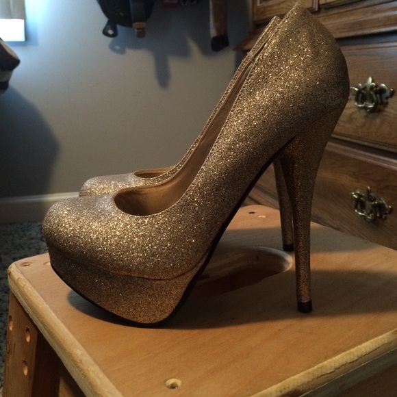 Gold pumps - Picture 2 of 3