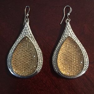 Sparkly gold toned stone 💕bling dangly earrings.