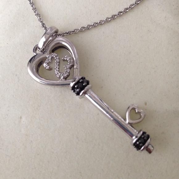 Kay Jewelers Jewelry - 🌼FINAL🌼Kay Jewelers Open Heart Key Necklace