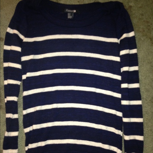 Long sleeved sweater