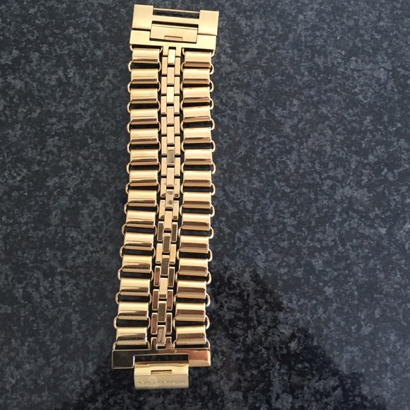 Michael Kors gold bracelet