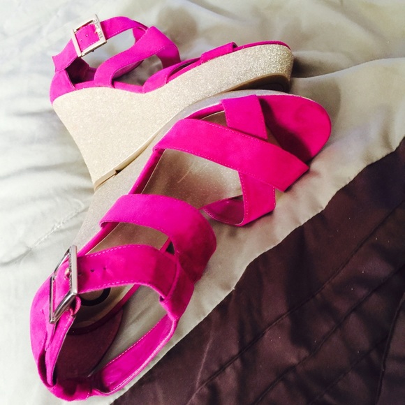 wedge 5  inches,  platform 1 inches, never worn