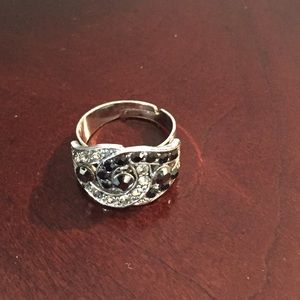 💕Dazzling black and bling statement ring.