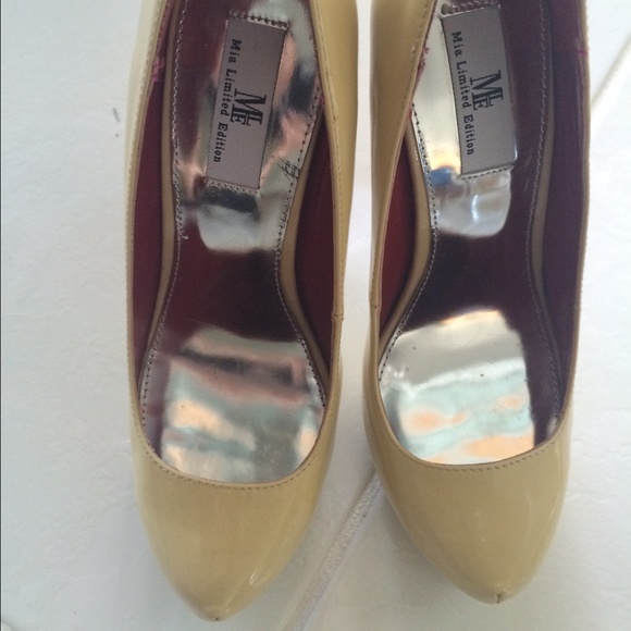Shoes - Picture 2 of 3