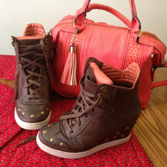 Brown Heeled sneakers sz 8❤❤