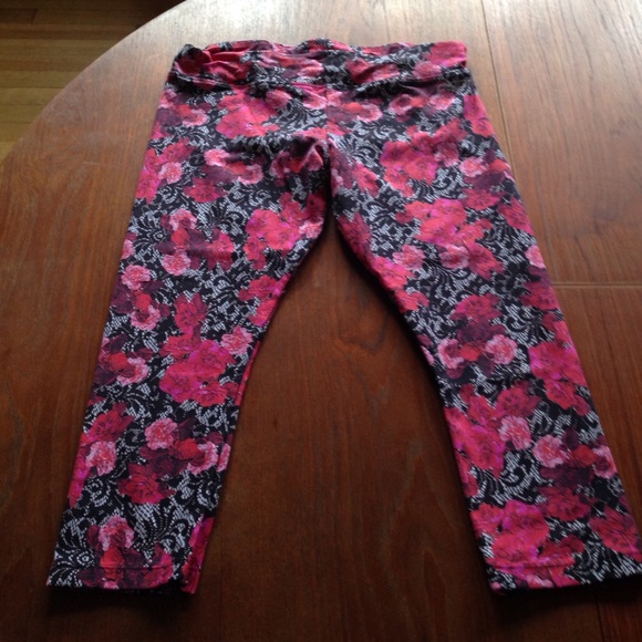 🔴SOLD🔴 Lorna Jane crops