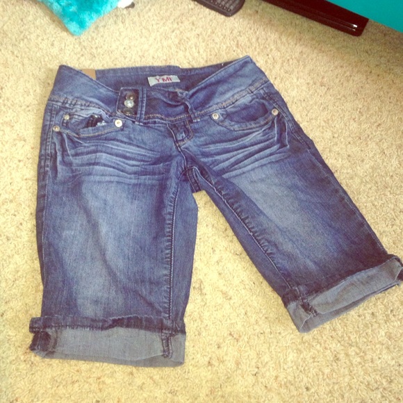 Dark wash Bermuda size 1 but fit more like a 4.