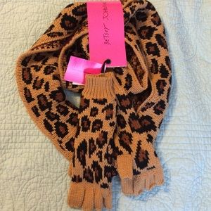 Betsey johnson leopard print scarf & gloves