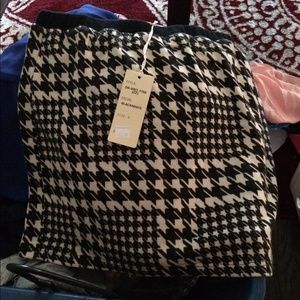 Houndstooth skirt