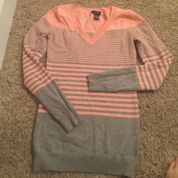 Rue 21 peach and grey long sleeve shirt