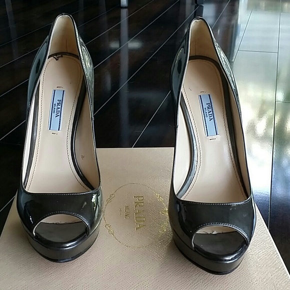 👠HOST PICK👠 Like new! Prada peep toes! - Picture 2 of 4