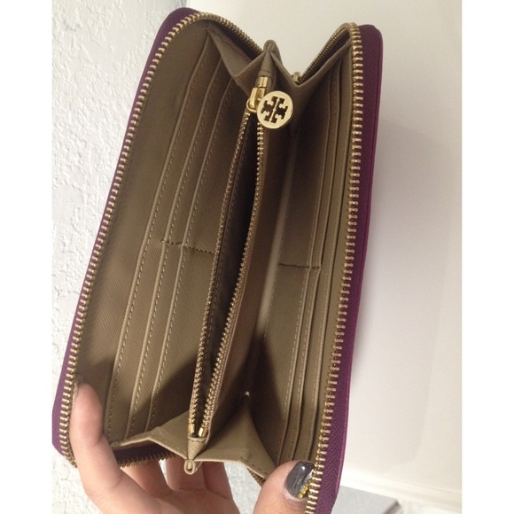 ❌SOLD❌HP🎉 Tory Burch Wallet - Picture 3 of 3