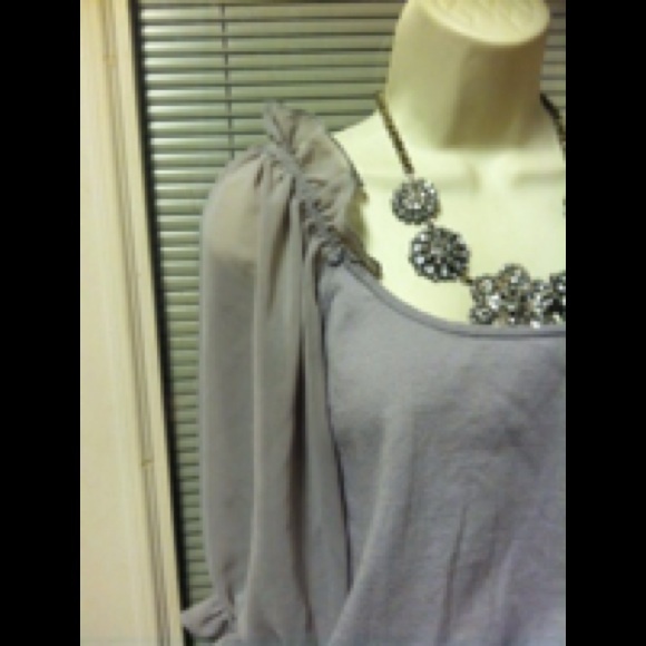 " 🆕 ""HOST PICK 5-10-15 ELLE" " HEATHER GRAY TOP! - Picture 2 of 3