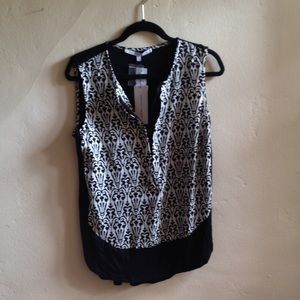 Sleeveless top in fun black and white pattern