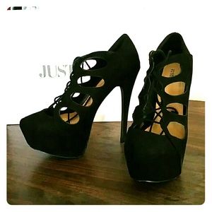 Black pumps size 7 JustFab Black pumps size 7 JustFab