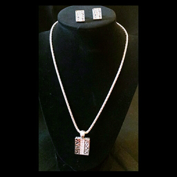 Silver necklace/earrings with vertical rhinestones