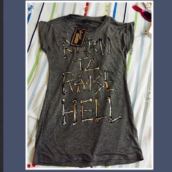 grey shirt open back