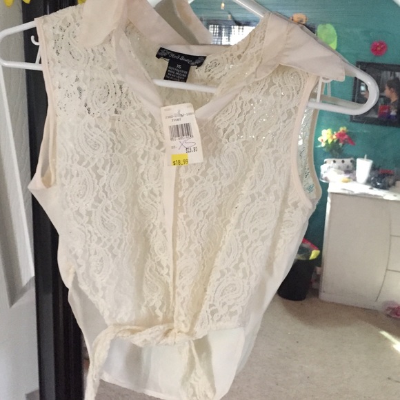Lace sleeveless shirt