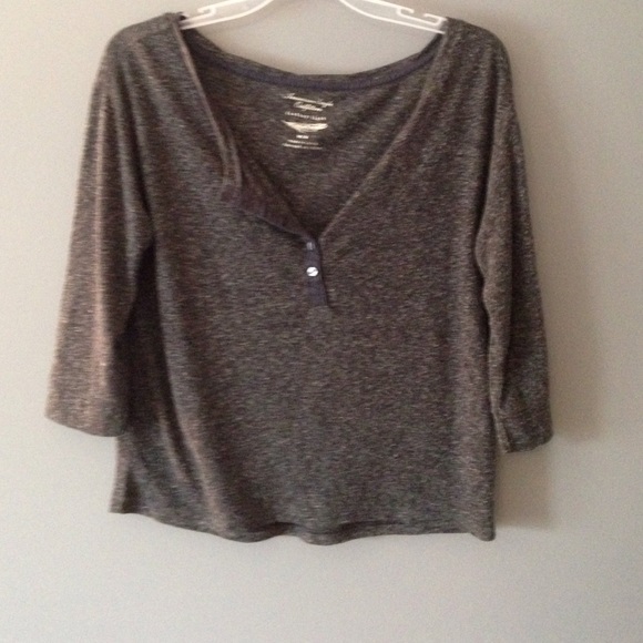 Gray t shirt