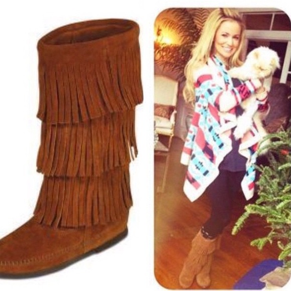 Minnetonka suede fringe boots!