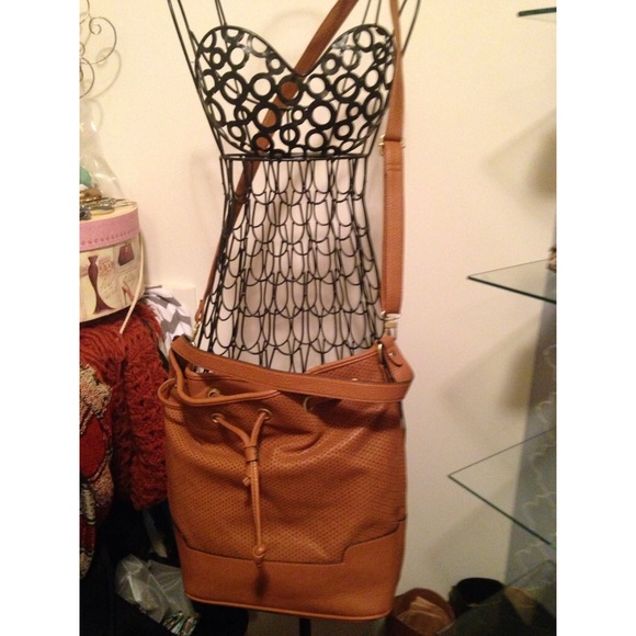 Merona Handbags - Tan leather bucket bag