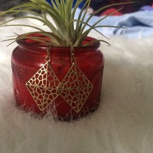 gold diamond shaped earrings