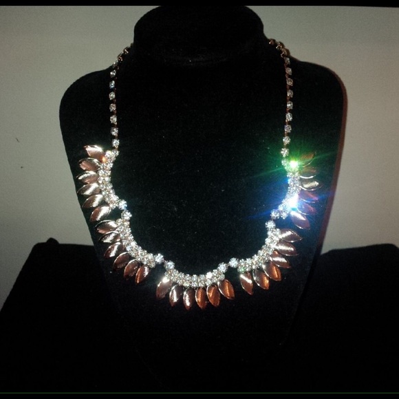 ✨💫GOLD/CRYSTAL NECKLACE SET💫✨