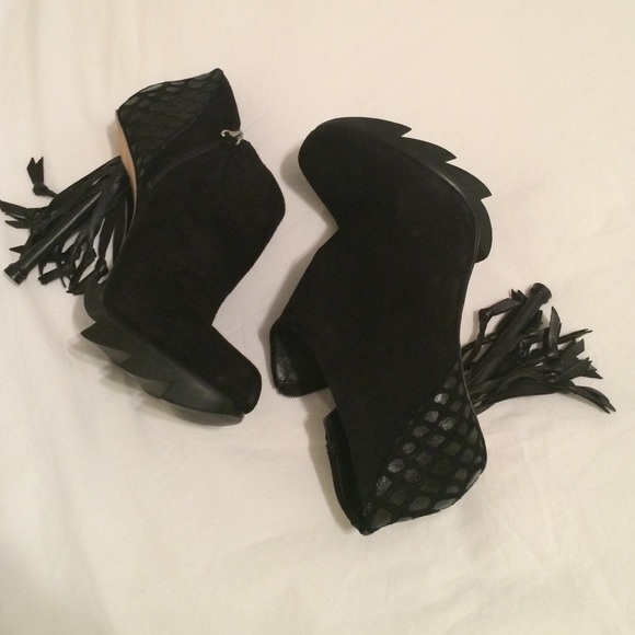 Sexy, chic black suede booties